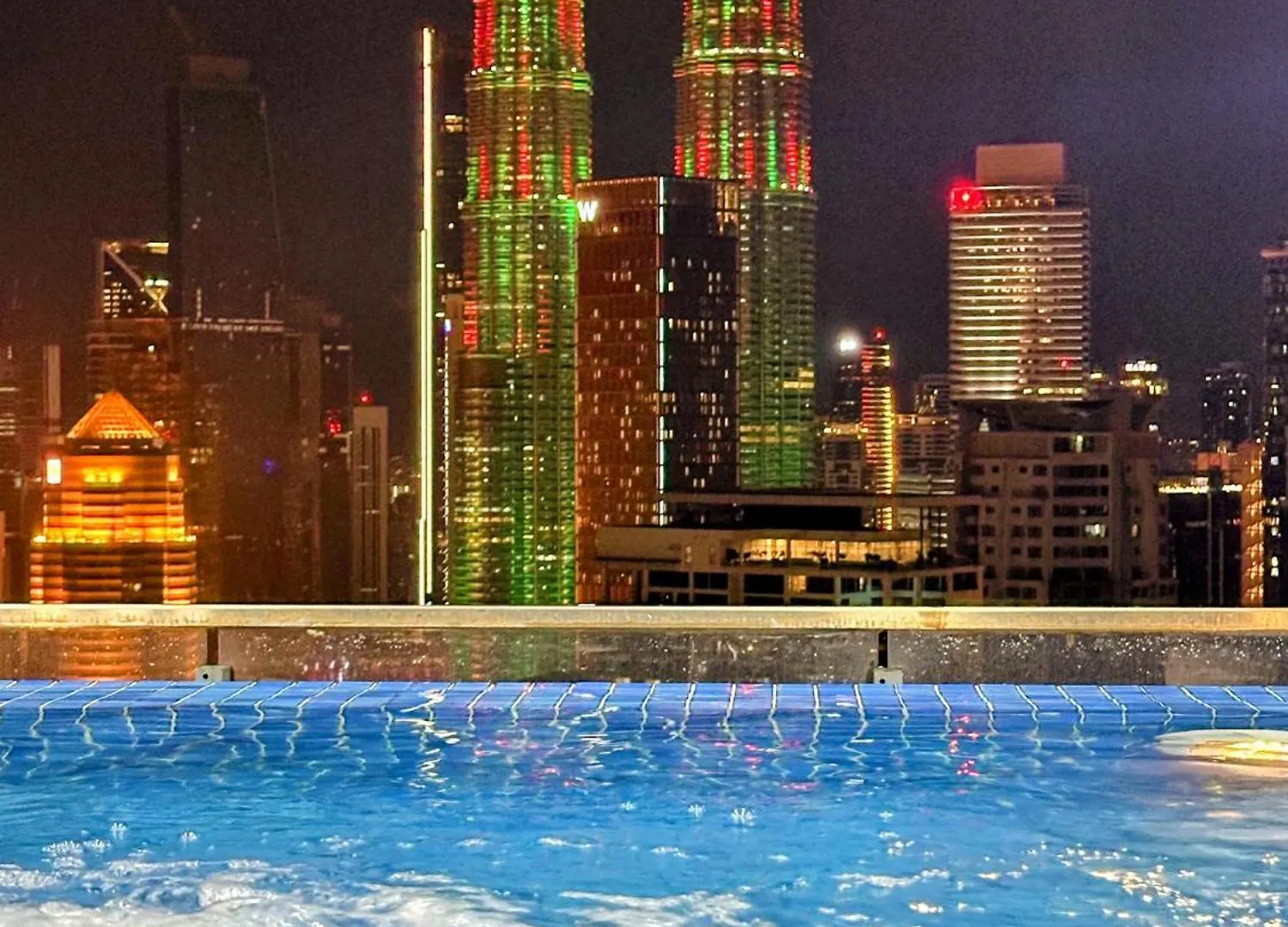 The Luxe Infinitum Klcc Skyline Swimming Pool Apartman Kuala Lumpur